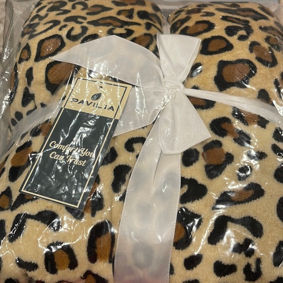 Pavilia Other - PAVILIA Fleece Blanket with Sleeves and Foot Pockets for Women, Wearable Blanket